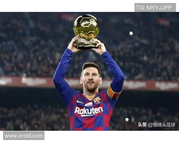 当足球巨星高举冠军奖杯那一刻全场沸腾见证荣耀与梦想绽放